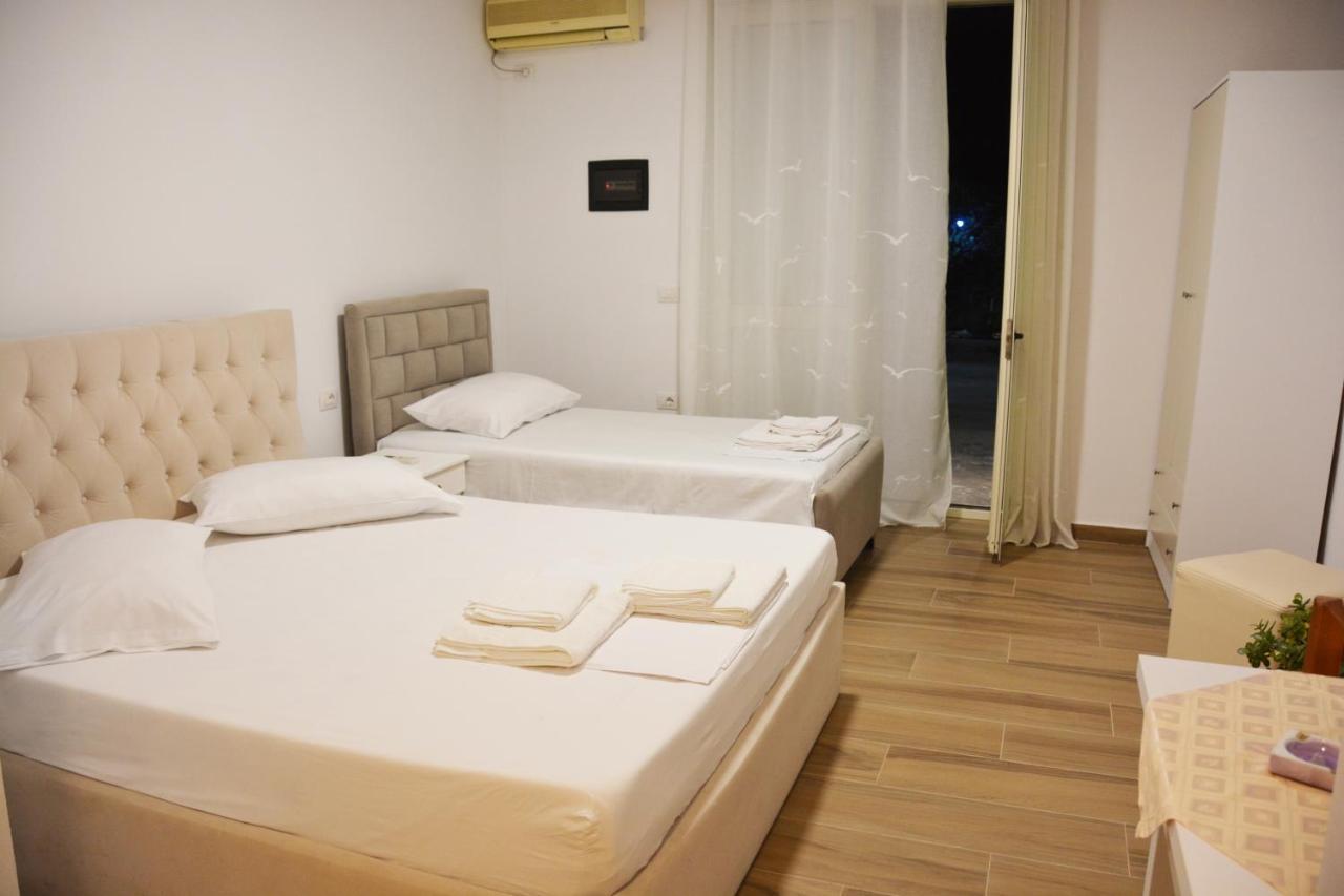 Mico'S Apartments Vlorë Extérieur photo