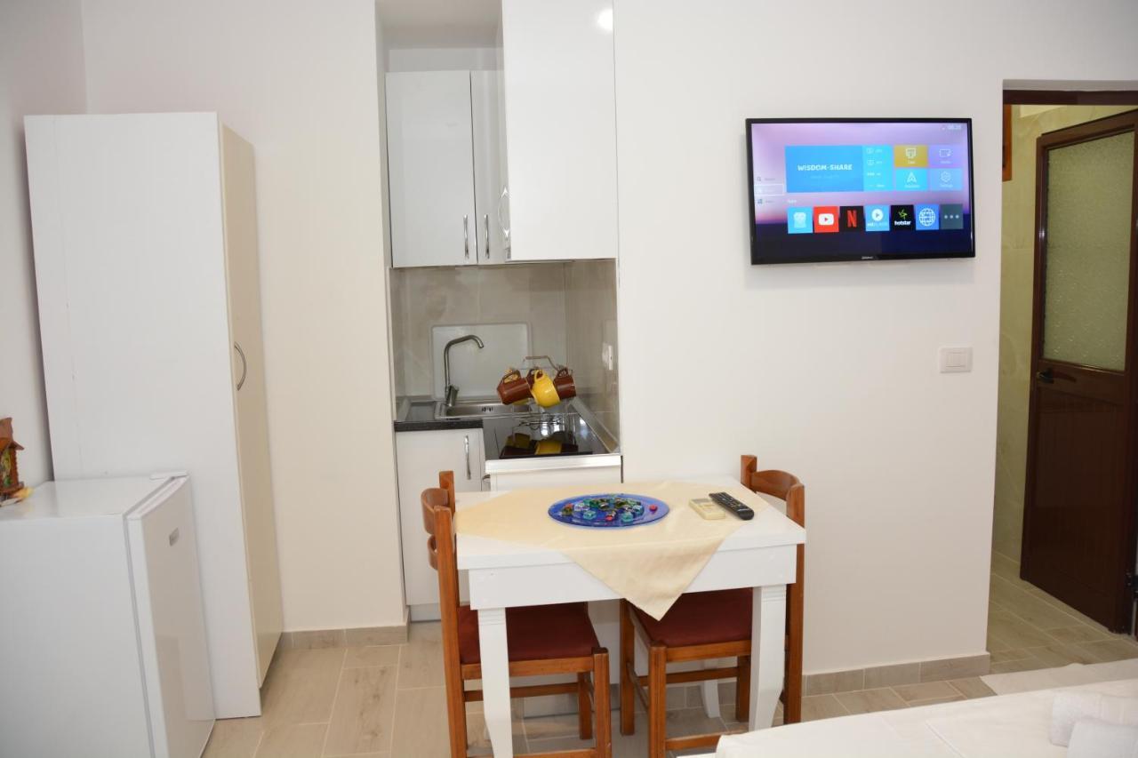 Mico'S Apartments Vlorë Extérieur photo