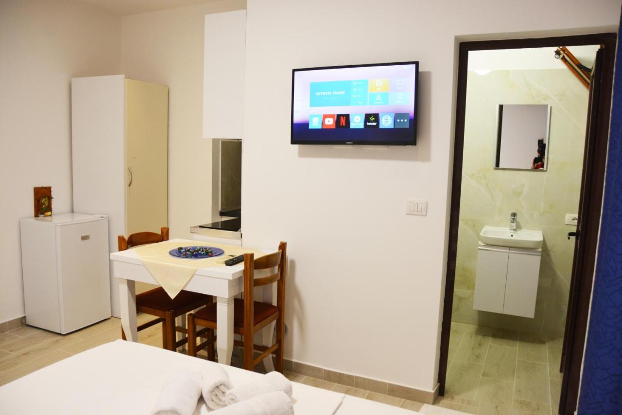 Mico'S Apartments Vlorë Extérieur photo