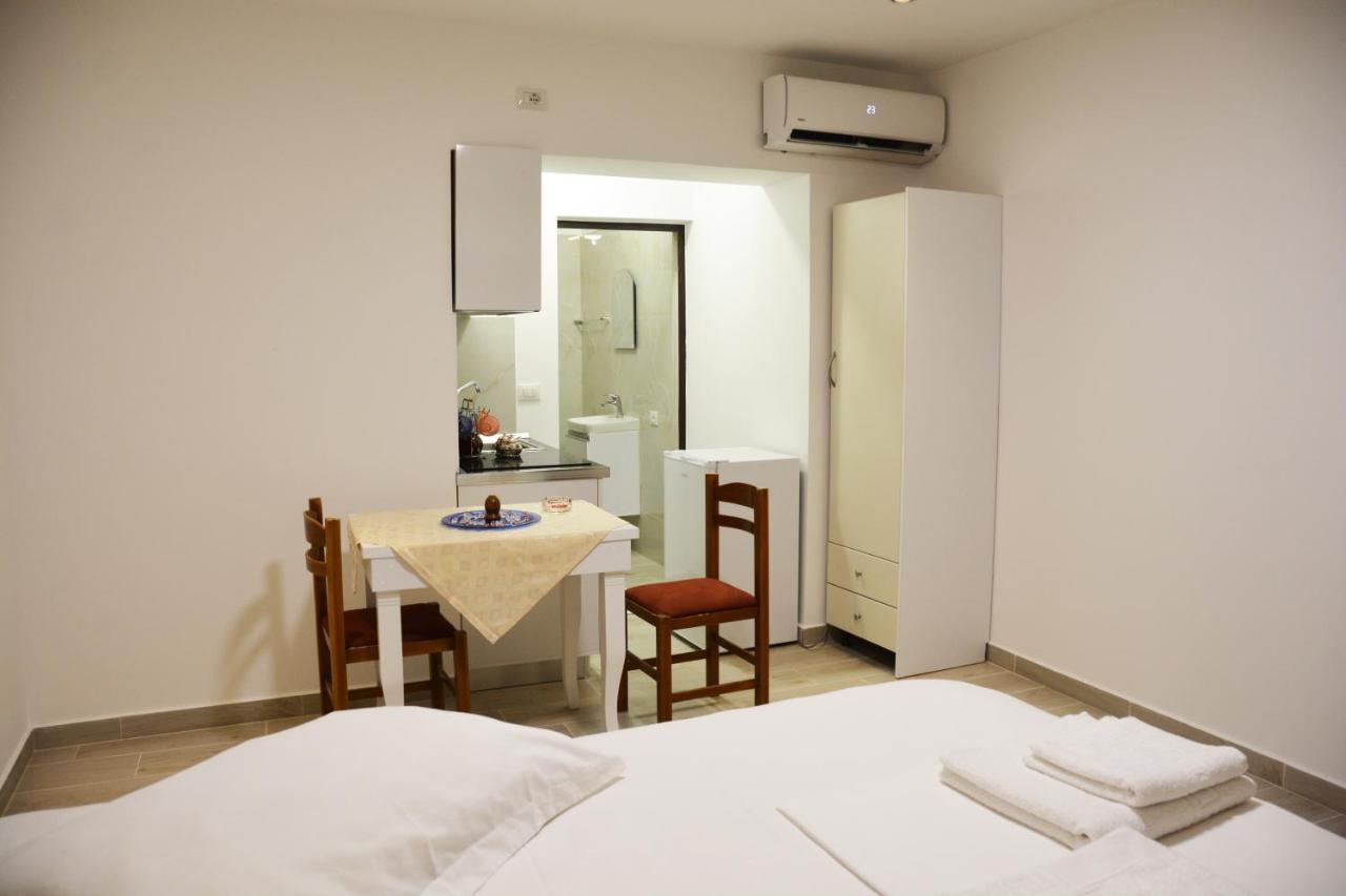 Mico'S Apartments Vlorë Extérieur photo