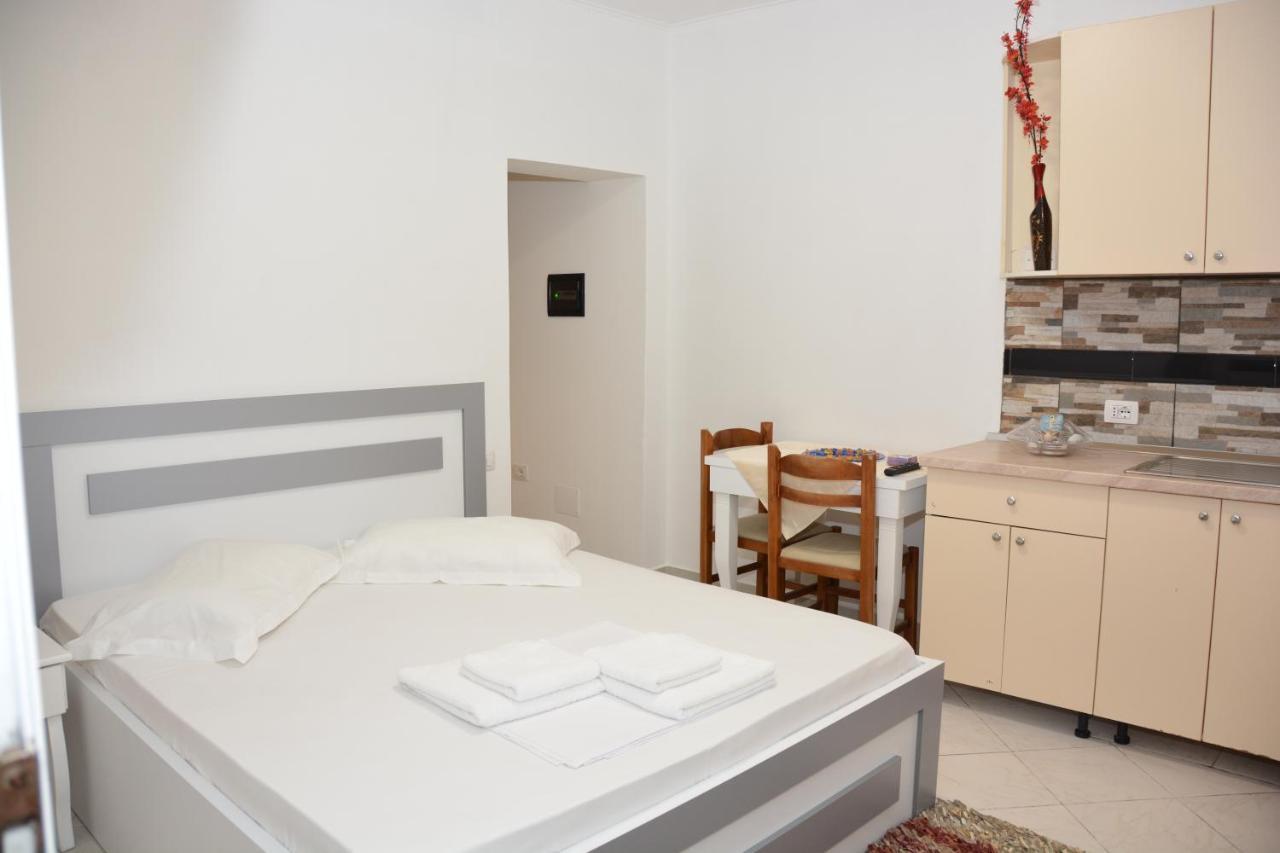 Mico'S Apartments Vlorë Extérieur photo