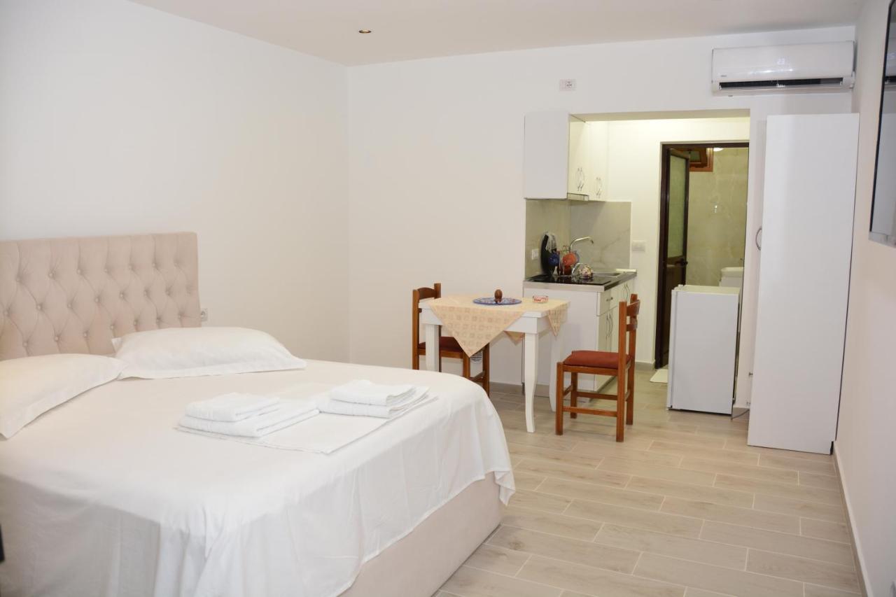 Mico'S Apartments Vlorë Extérieur photo
