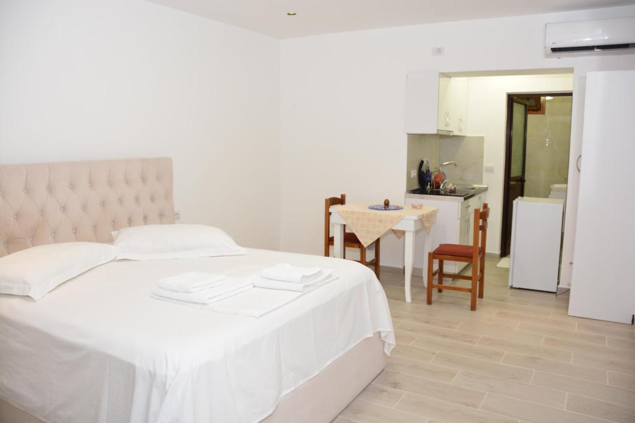 Mico'S Apartments Vlorë Extérieur photo