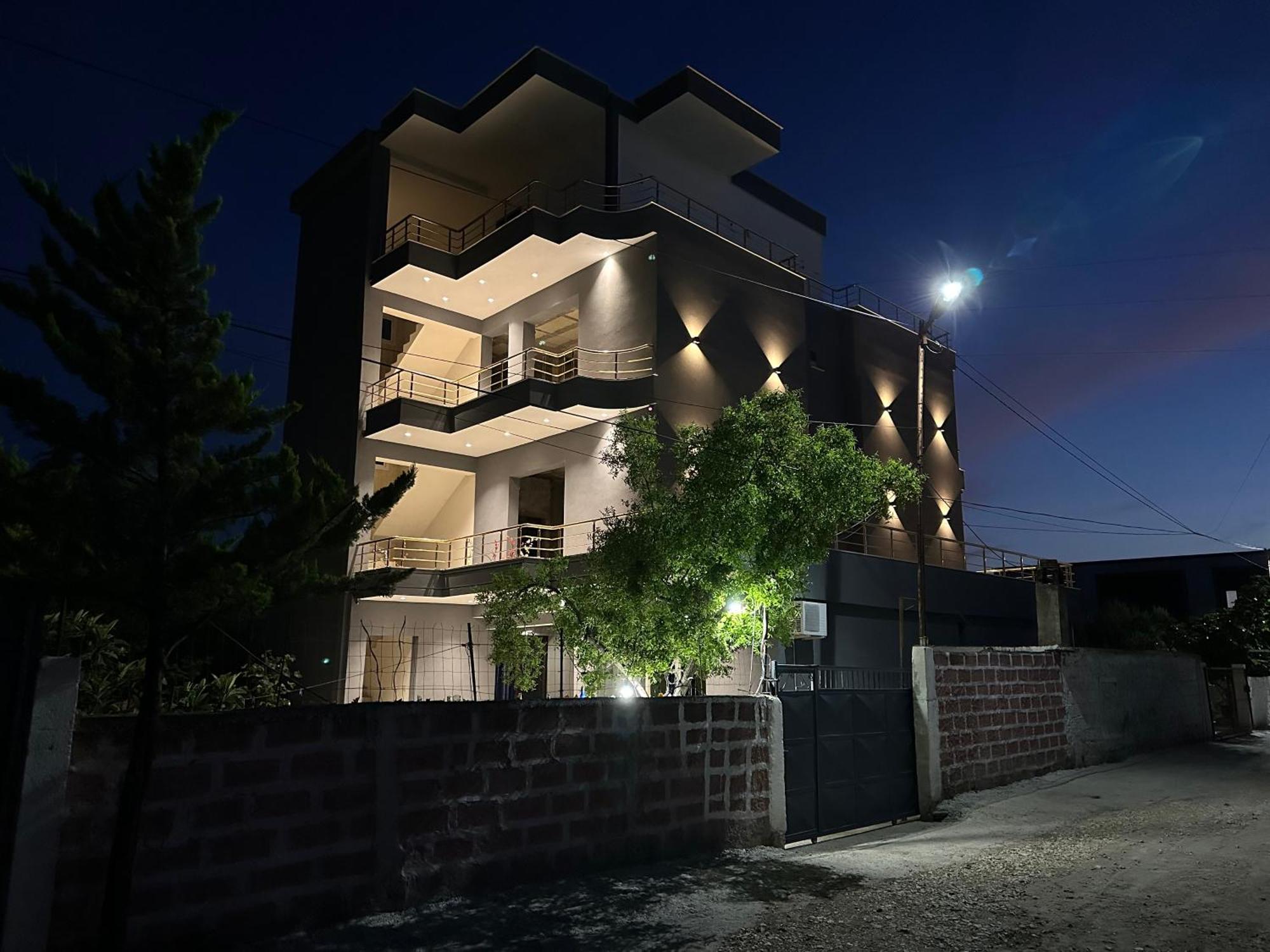 Mico'S Apartments Vlorë Extérieur photo