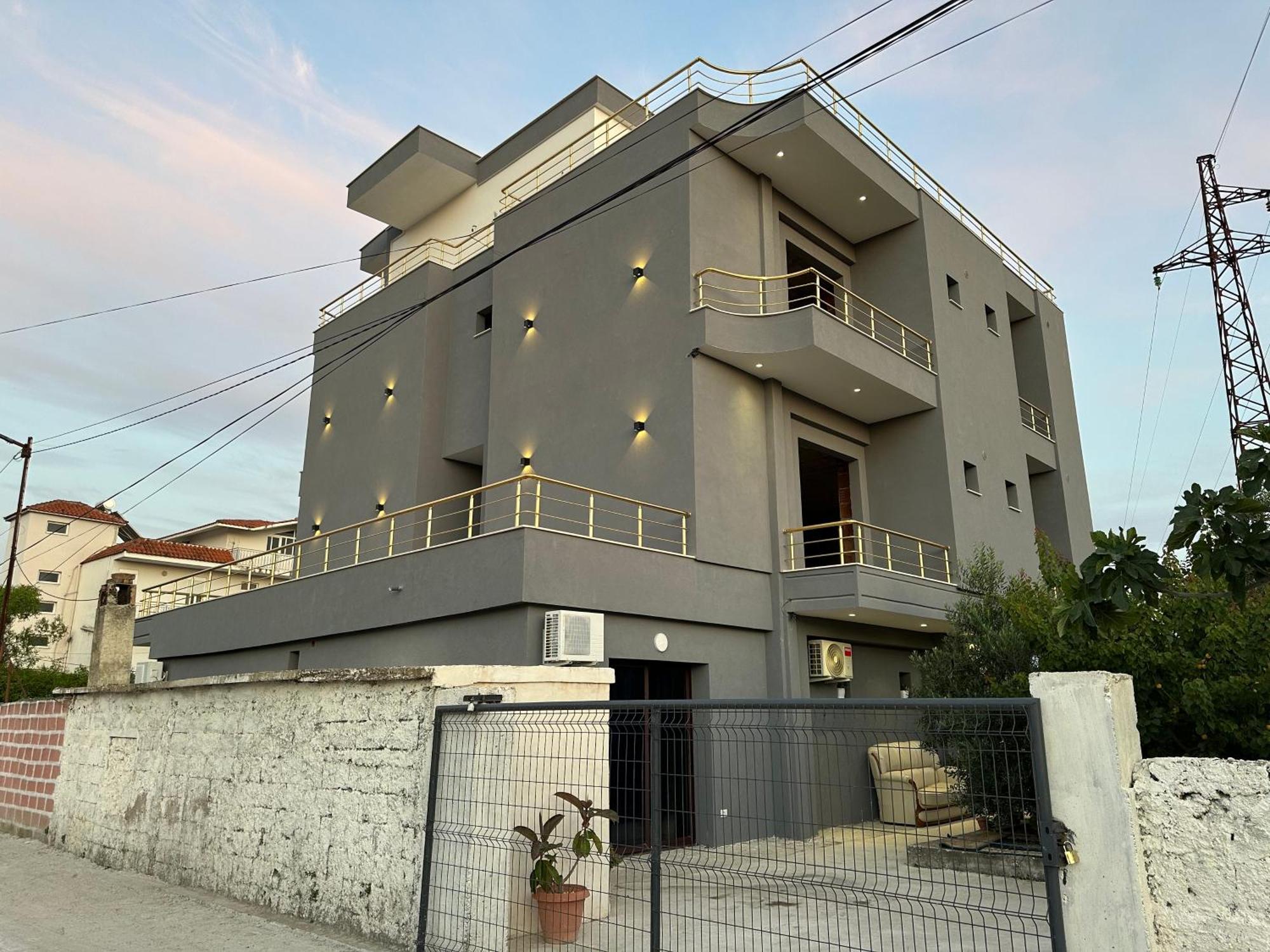 Mico'S Apartments Vlorë Extérieur photo